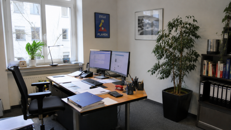 schreibtisch